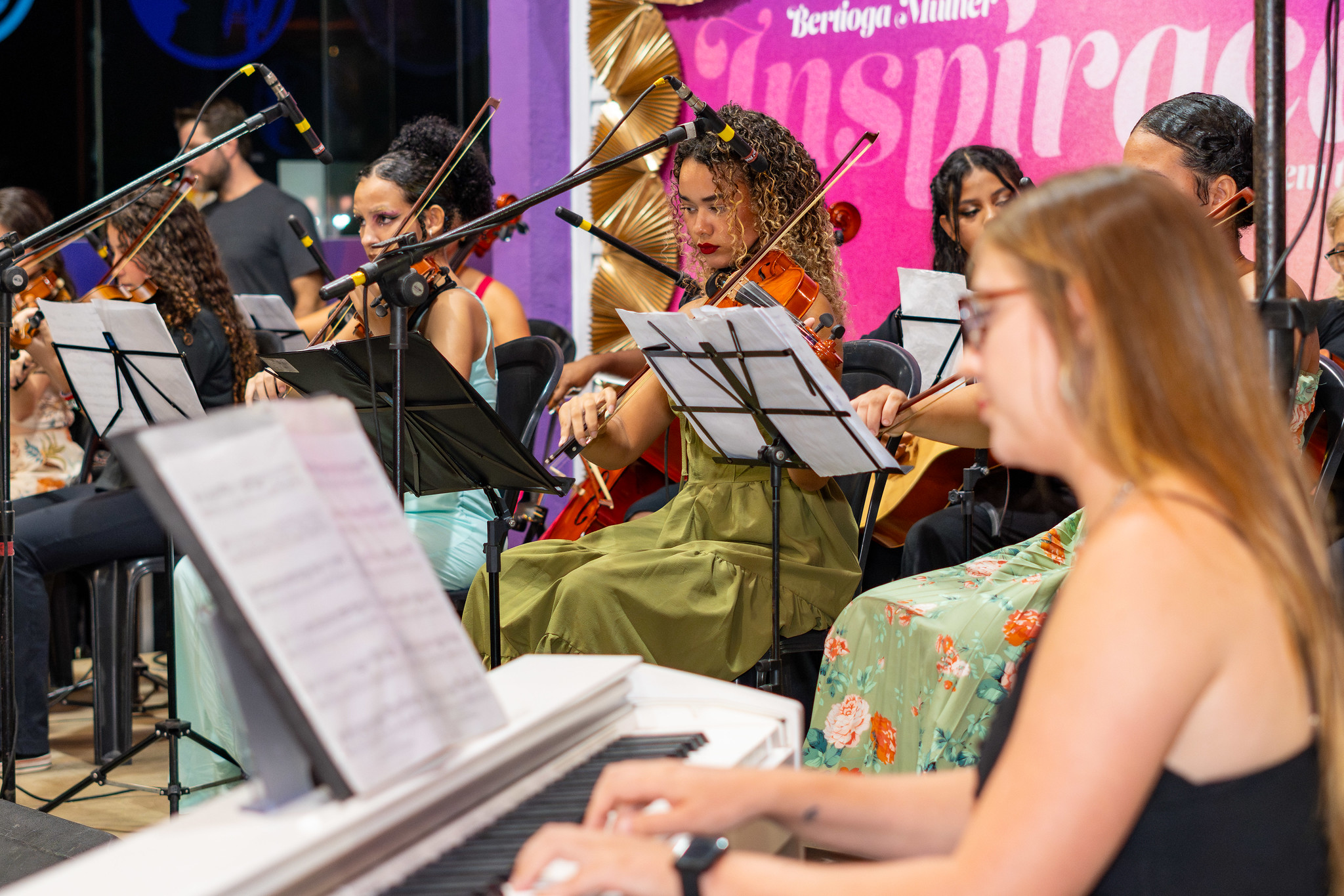 Alunos dos centros culturais celebram aniversário da cidade com apresentações especiais
