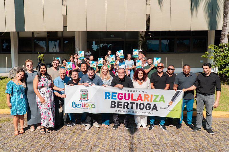 Prefeitura de Bertioga entrega 20 títulos de regularização fundiária a moradores