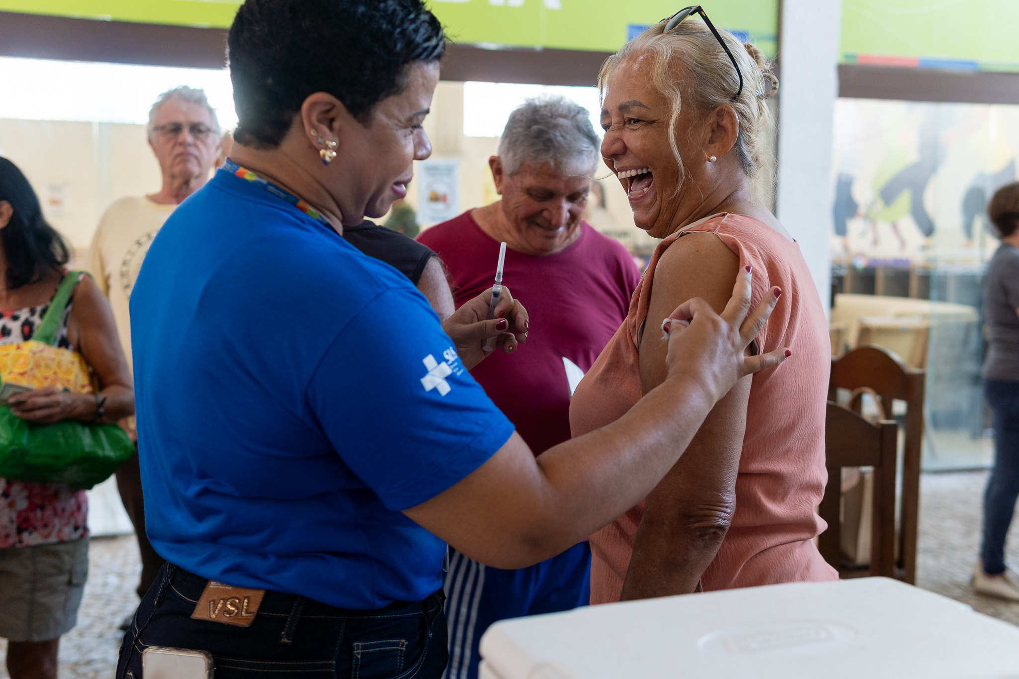 Idosos participam de ação de saúde e bem-estar no Viva Bem, em Bertioga