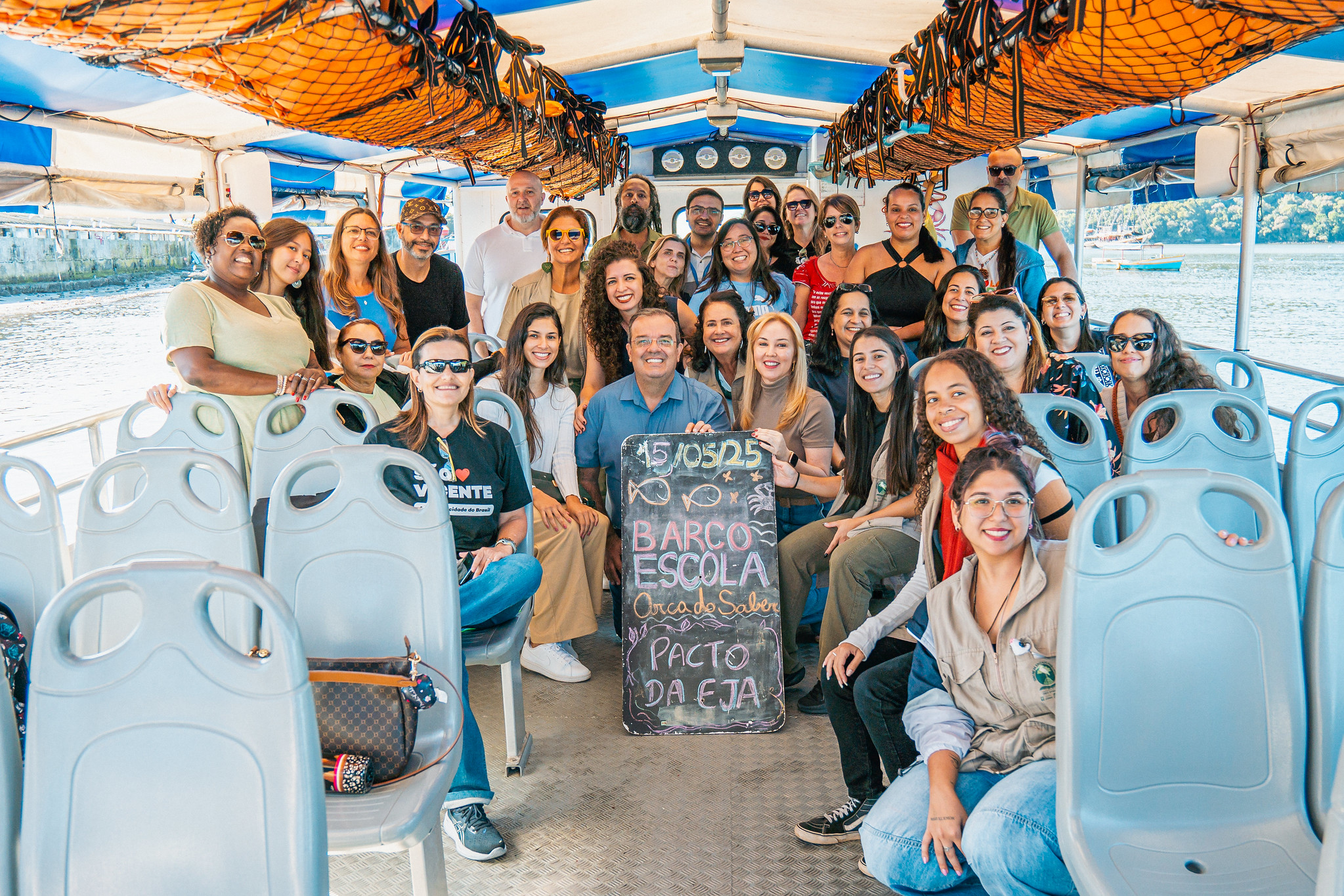 Barco Escola ‘Arca do Saber’ de Bertioga recebe representantes da EJA de 23 cidades paulistas