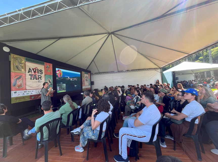Bertioga consolida estratégia de ecoturismo na vitrine global da Avistar 2025