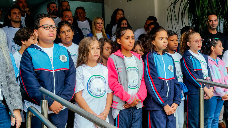 Vereadores Mirins de Bertioga realizam visita ao Gabinete do Prefeito e ao Centro de Monitoramento da segurança 