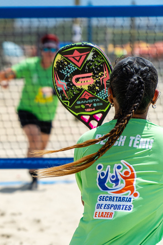 Beach tennis movimenta fim de semana em Bertioga 