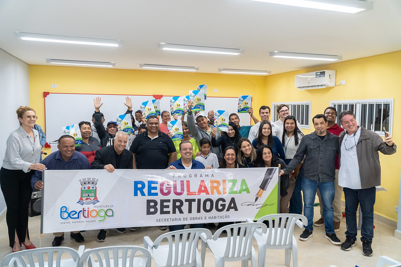 Prefeitura de Bertioga entrega 39 títulos de regularização fundiária