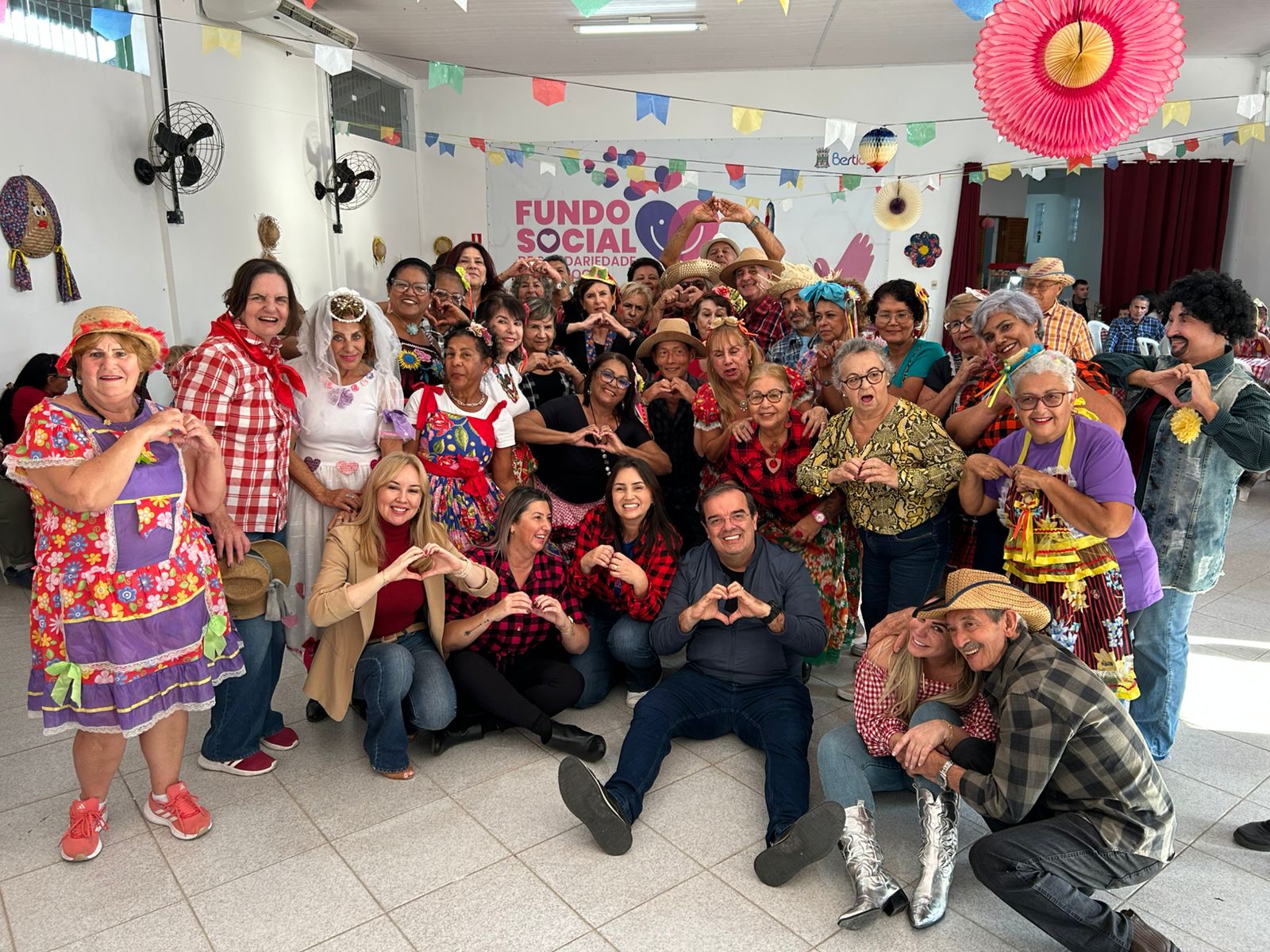 Arraiá do Amor agita a melhor idade no Fundo Social de Bertioga