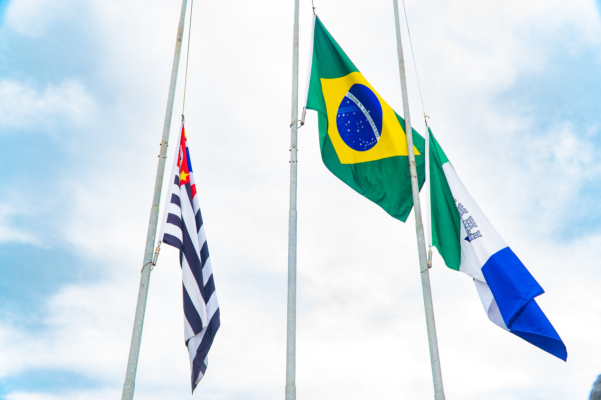 Hasteamento de bandeiras marca dia da Independência