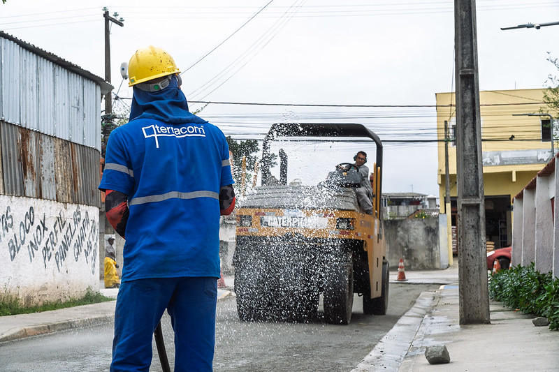 Prefeitura de Bertioga inicia pavimentação de seis ruas no bairro Chácaras