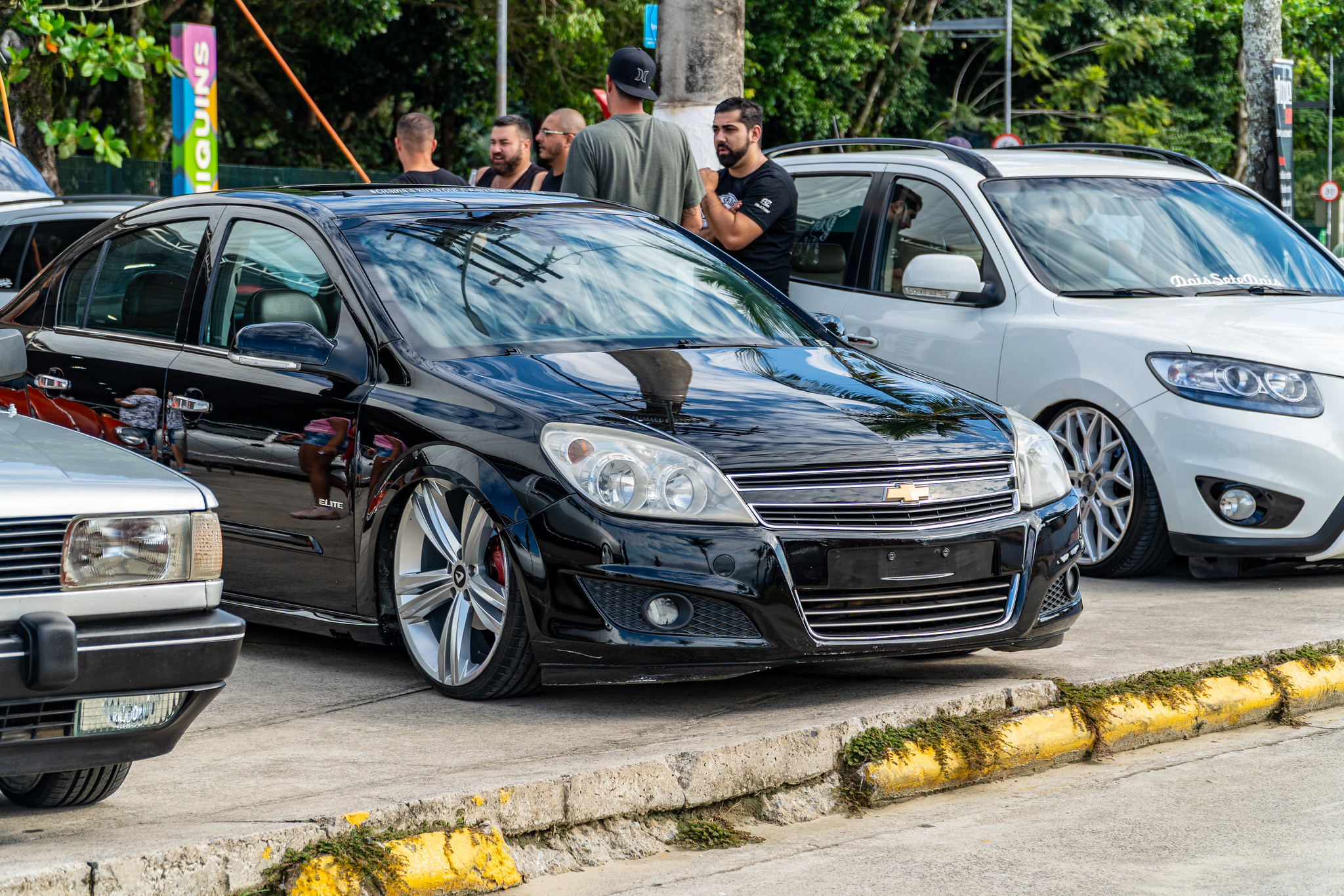 Bertioga recebe encontro de carros rebaixados e modificados neste fim de semana