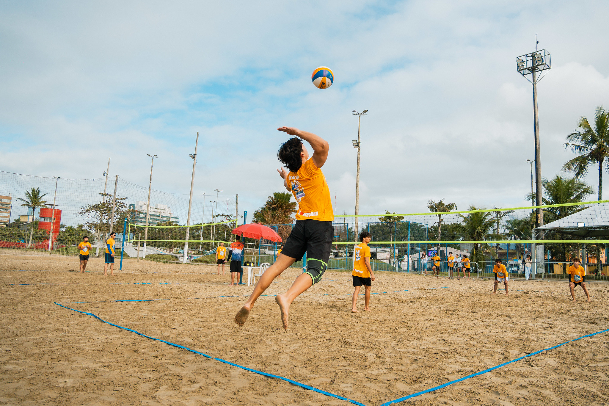 Alunos do vôlei de praia de Bertioga participam da Super Copa Agita São José