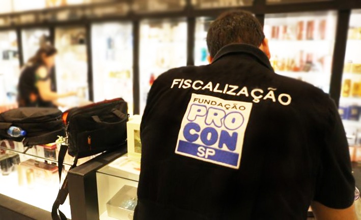 Procon alerta sobre cuidados sobre compra e consumo de bebidas adulteradas