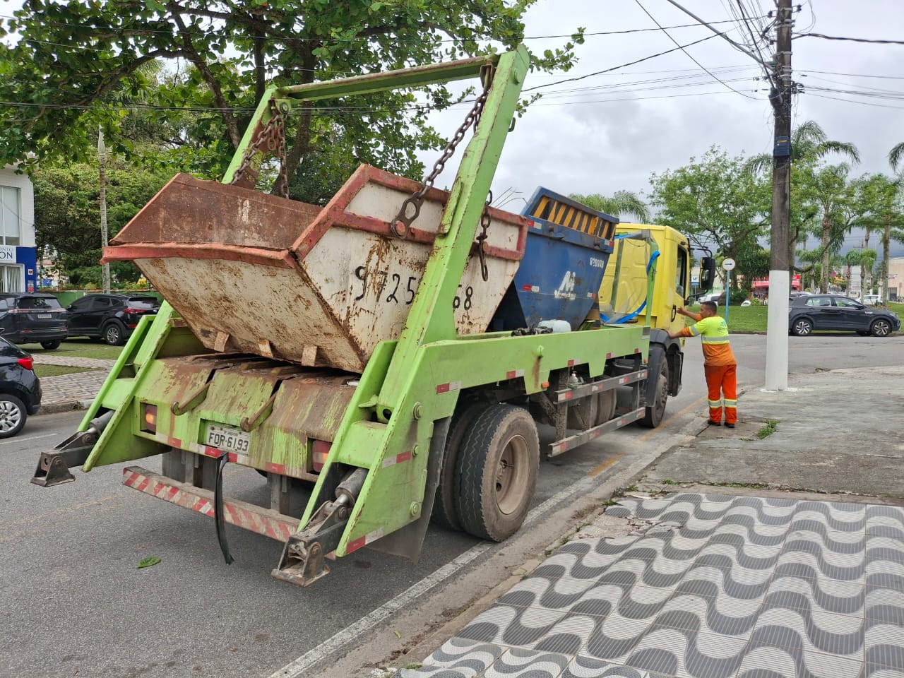 Bertioga intensifica fiscalização sobre caçambas e descarte irregular de entulho