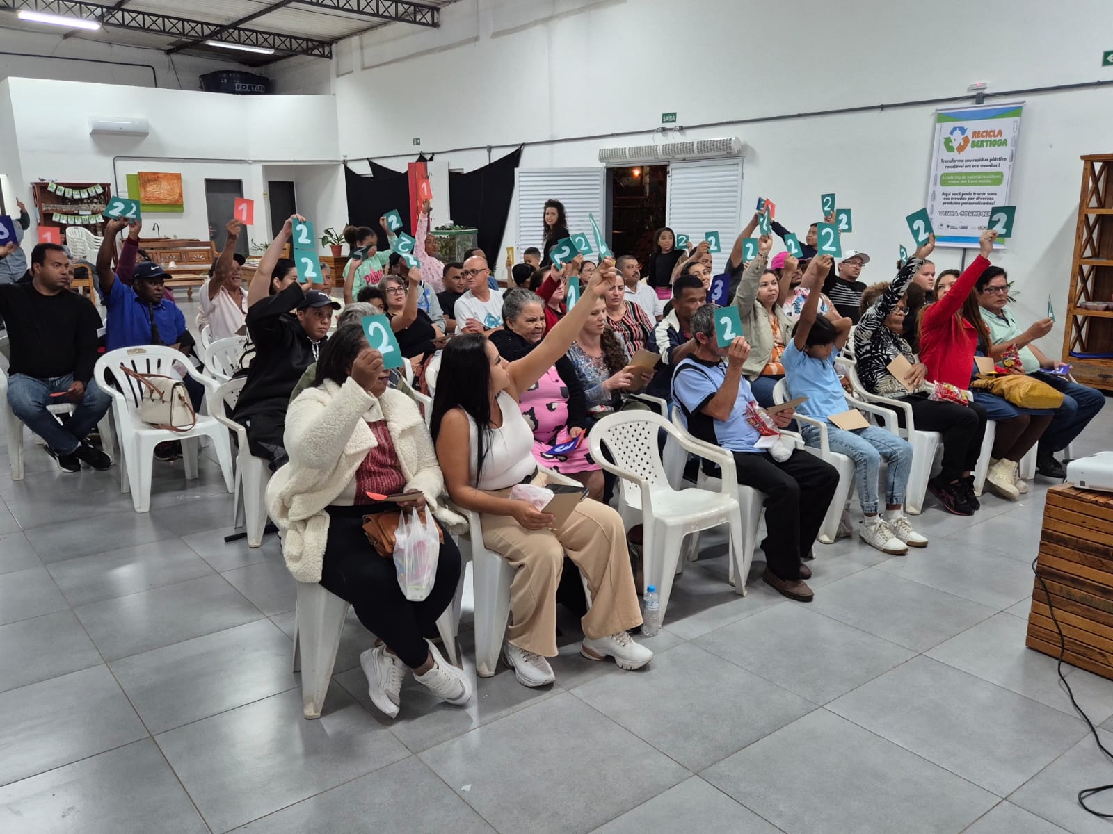 Alunos da EJA de Bertioga participam de palestra sobre queimadas urbanas