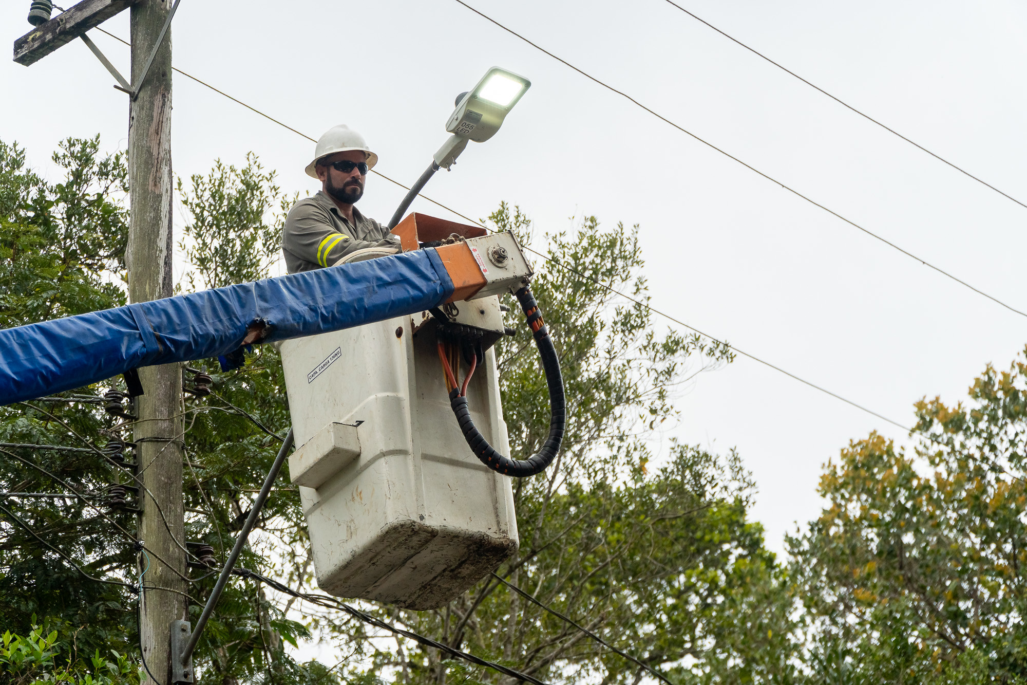 Zeladoria reforçada e avanço da iluminação em LED marcam ações urbanas em Bertioga em 2025