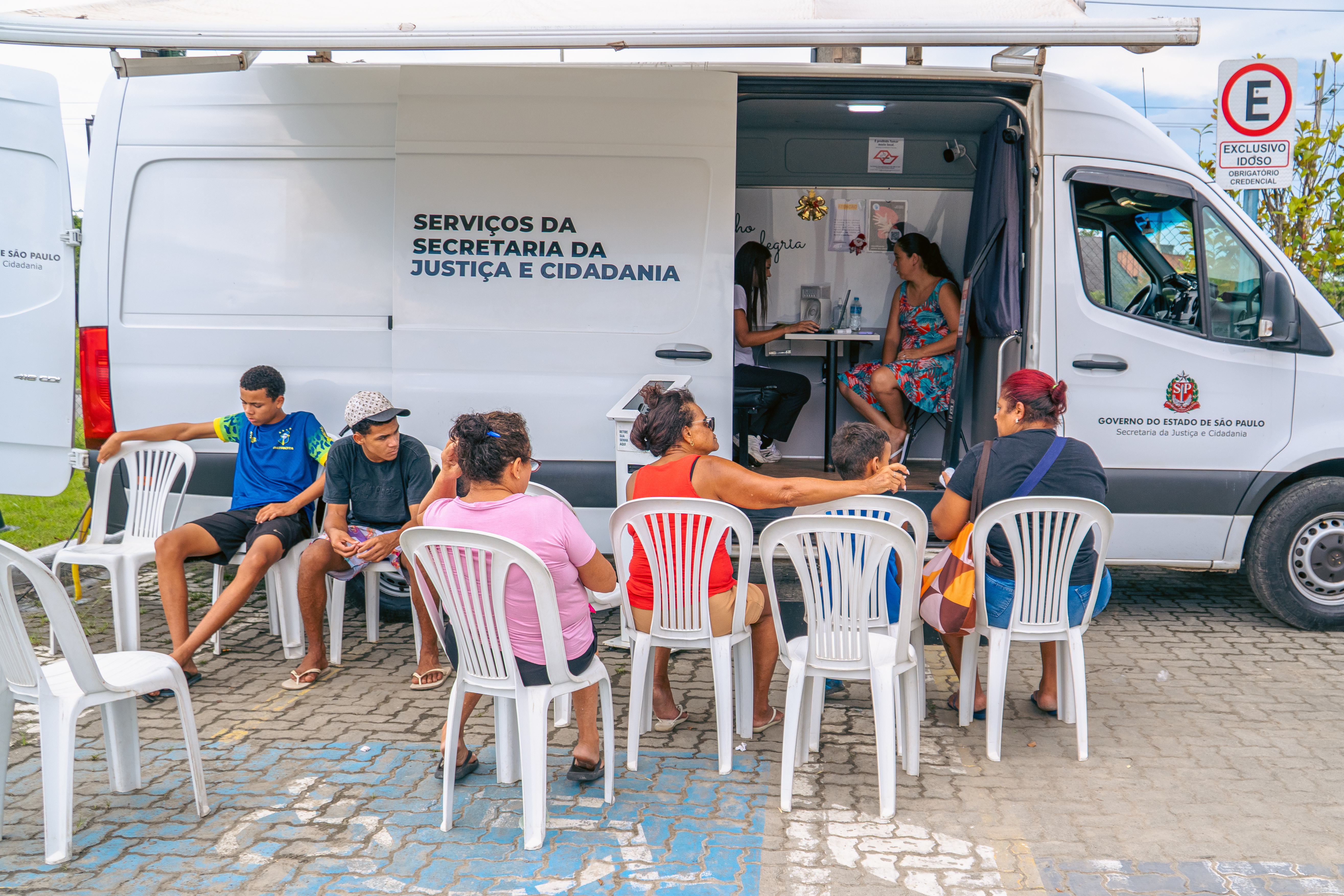 Unidade Móvel do Projeto Cidadania Itinerante já soma 138 atendimentos em Bertioga e segue para o Jd. Vicente de Carvalho nesta quinta (08)