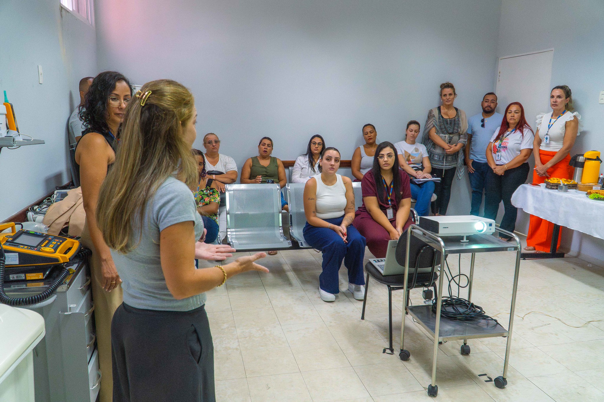 Profissionais de saúde participam de capacitação sobre implante contraceptivo subdérmico