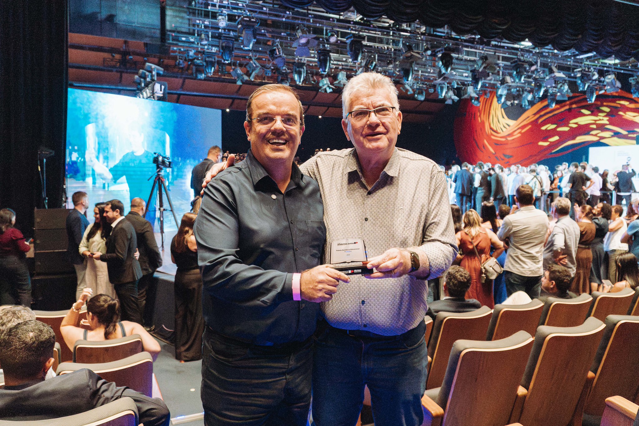 Escolas municipais de Bertioga recebem prêmio Excelência Educacional do Governo do Estado