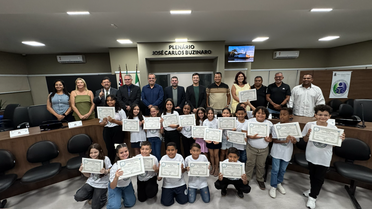 Bertioga realiza posse da 3ª turma de vereadores mirins