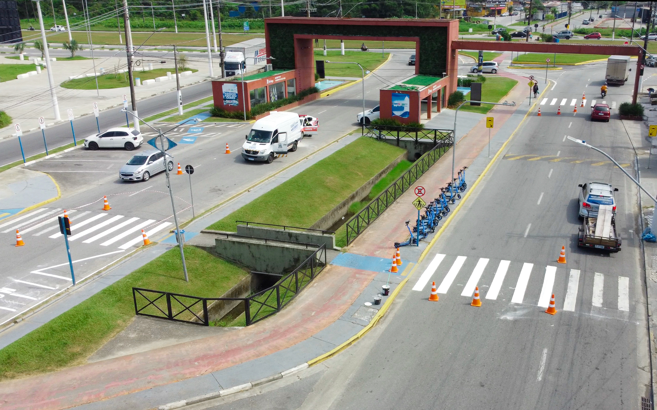 Melhorias na Av. 19 de Maio incluem nova sinalização e aumento de vagas