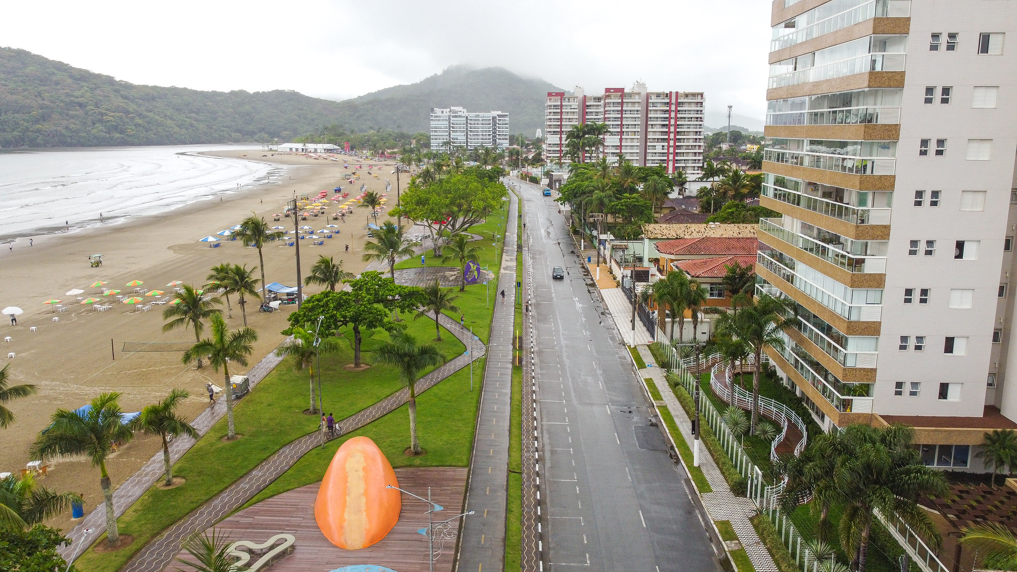 Bertioga realiza “Domingo em Movimento” com esporte, lazer, saúde e ações educativas de mobilidade e segurança viária na orla