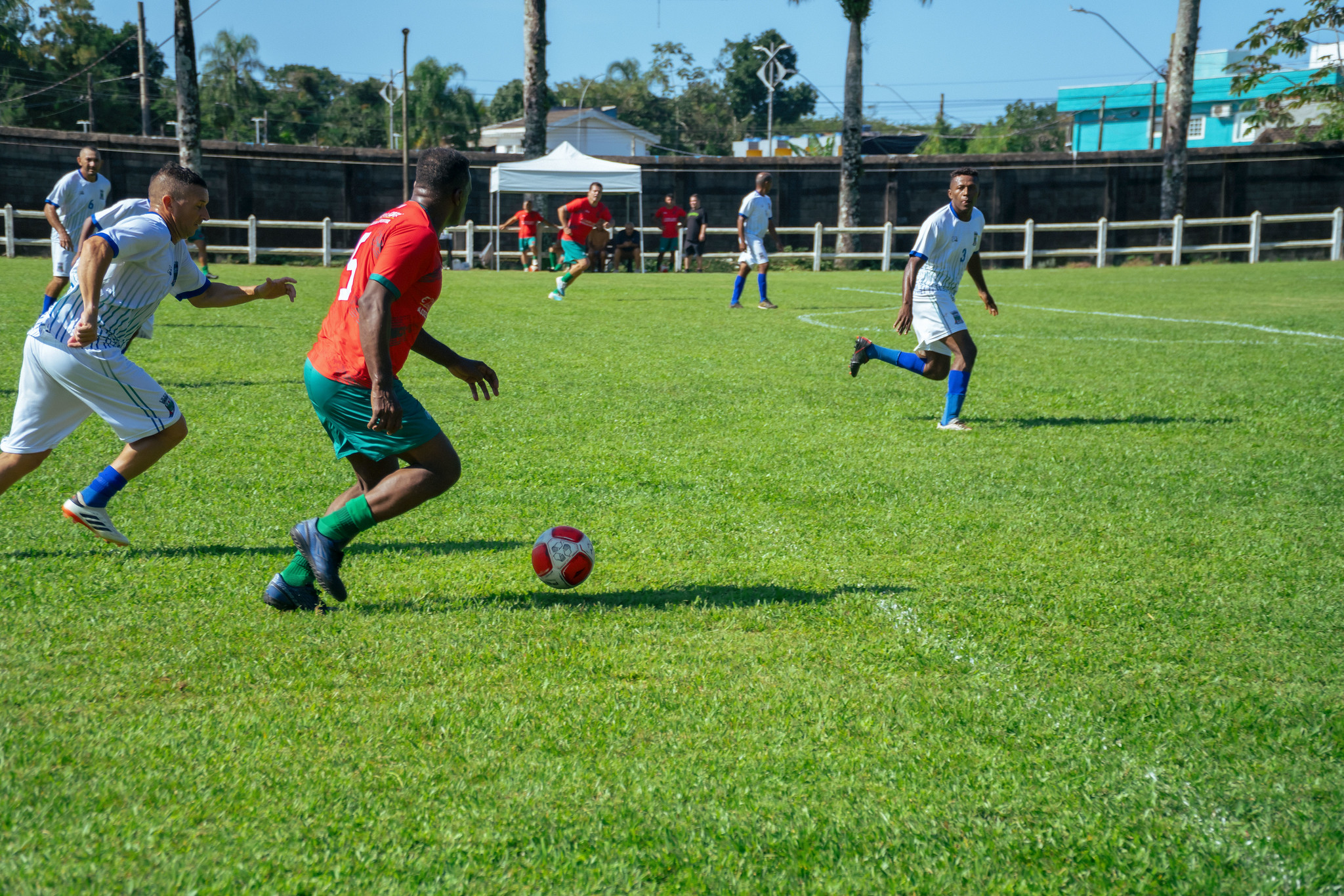 Tradição do Selesim reúne ex-atletas e futebol feminino nos 35 anos de Bertioga
