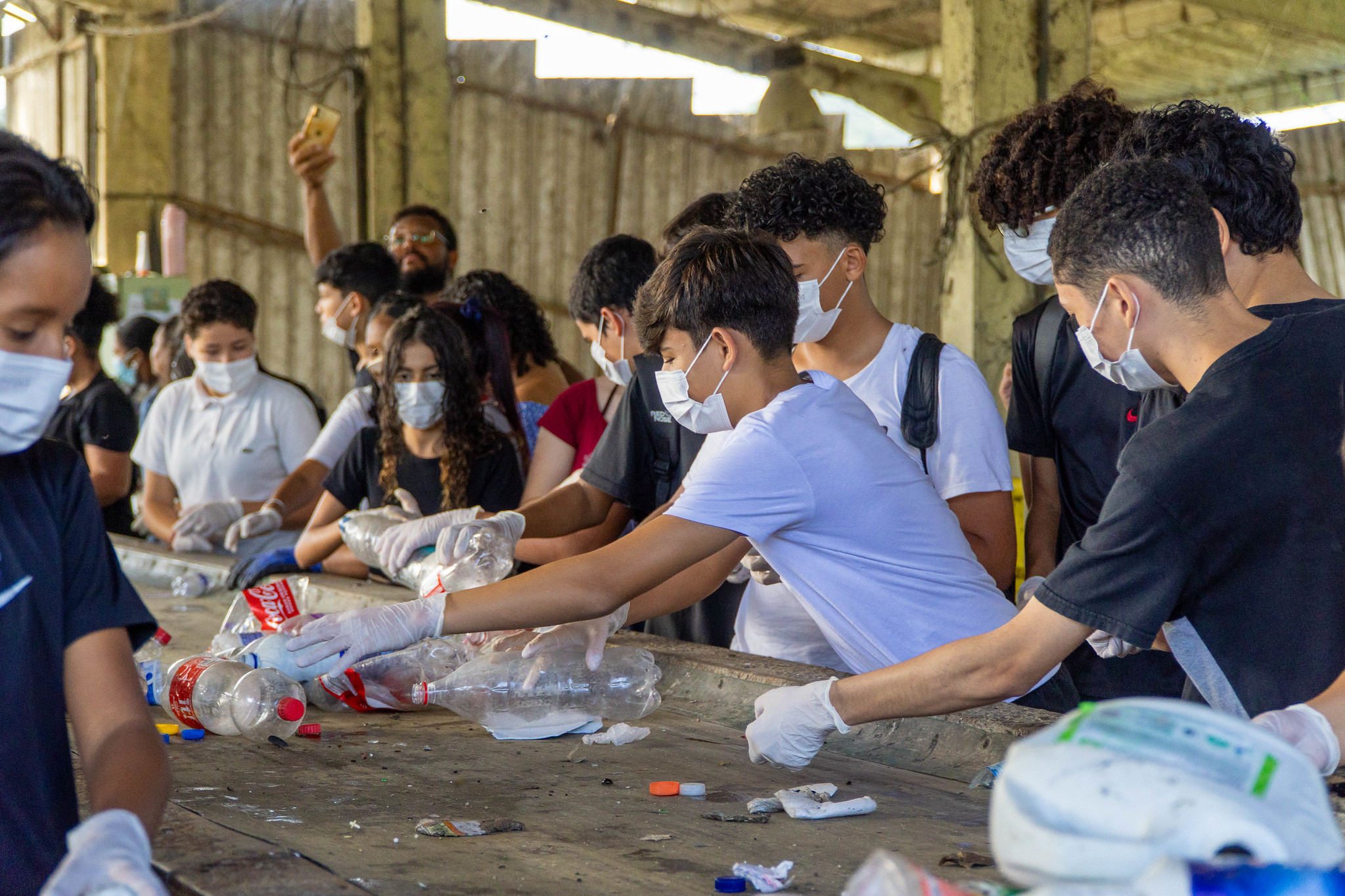 Alunos da rede estadual vivenciam gestão de resíduos em Bertioga; visitas à Cooperativa Transfor-Mar marcam segunda fase do projeto de Educação Ambiental