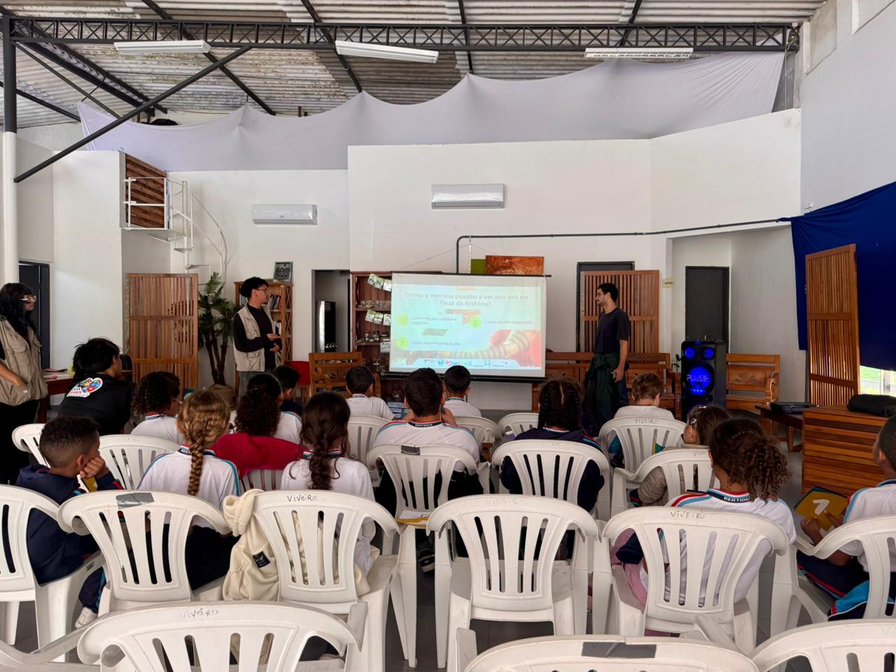 Alunos da rede municipal participam de sessão de cinema sobre preservação