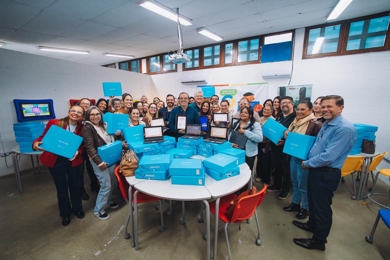Educação de Bertioga ganha reforço com entrega de novos Chromebooks