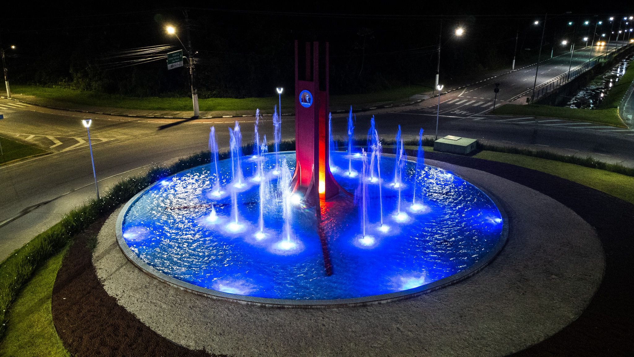 Campanha de conscientização no Dia Mundial de Prevenção ao Afogamento ilumina pontos de Bertioga em azul