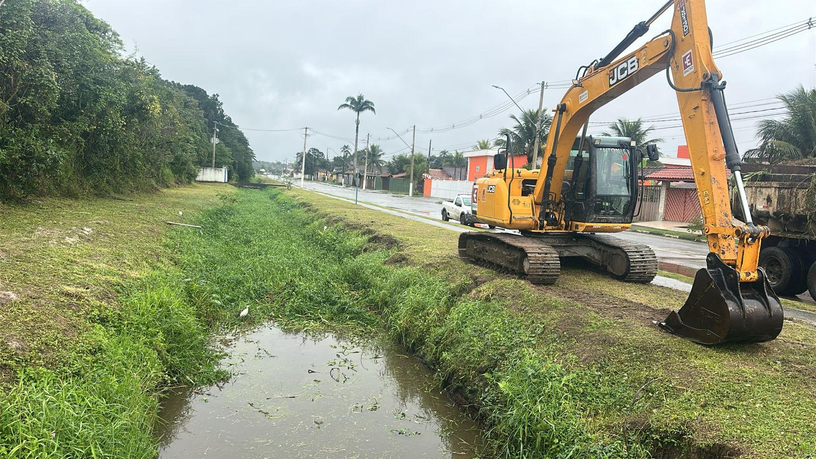 Boraceia recebe reforço na zeladoria com foco na limpeza de canais e valas