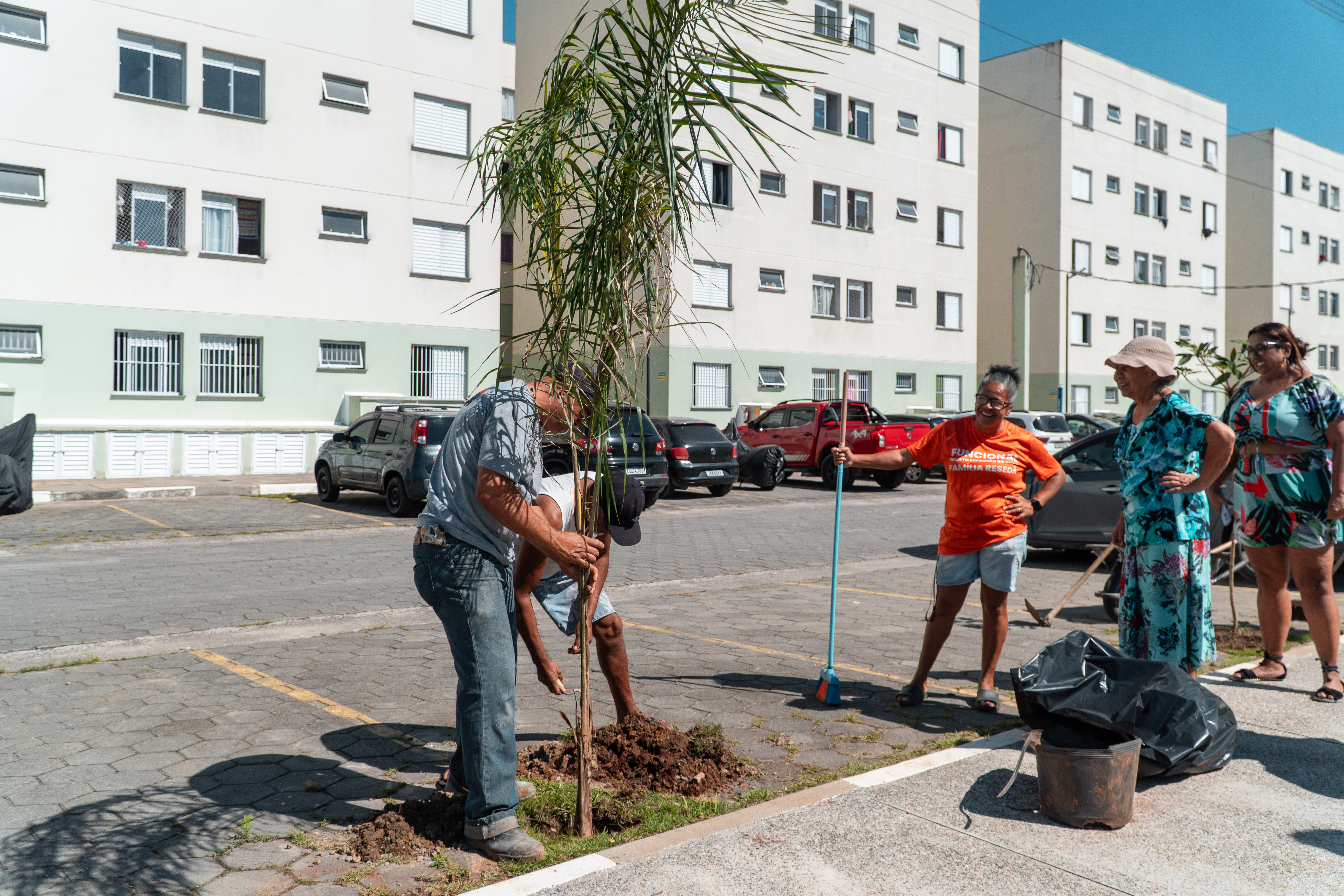 Prefeitura de Bertioga promove plantio de 200 mudas nativas da Mata Atlântica em ação de arborização urbana