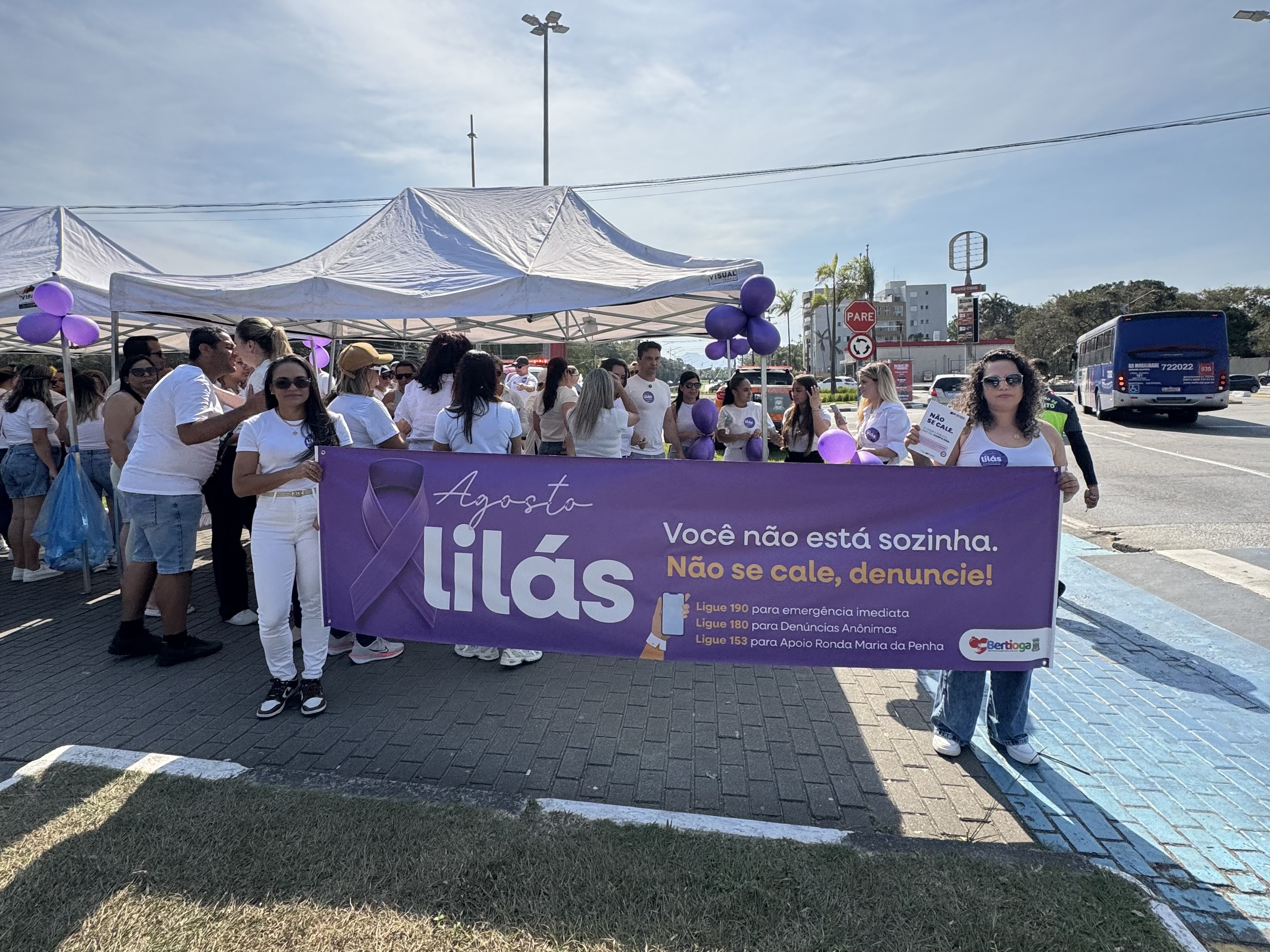 Agosto Lilás leva conscientização e serviços aos bairros de Bertioga