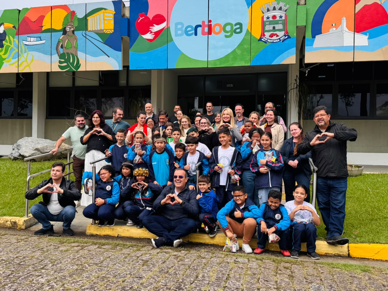 Quarta turma do Projeto Vereador Mirim visita gabinete do prefeito e Complexo de Segurança