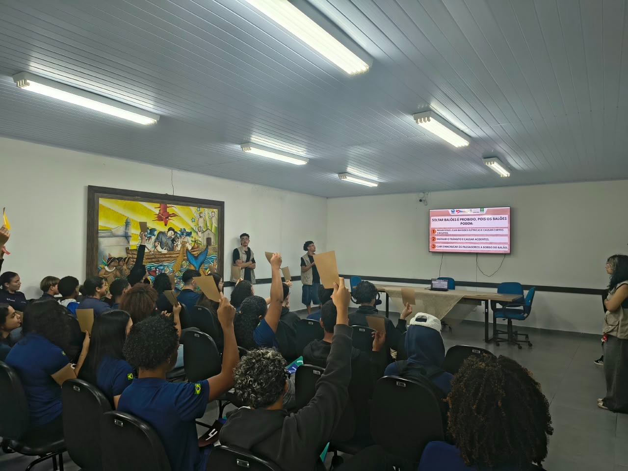 Patrulheiros do CAMPB participam de palestra educativa sobre queimadas urbanas em Bertioga