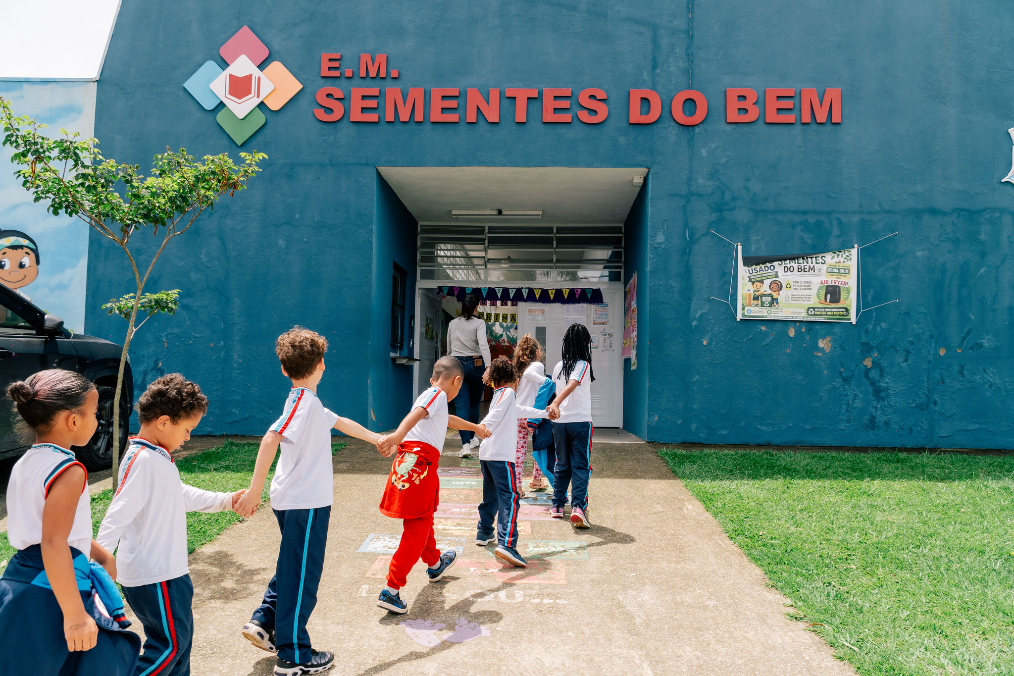 Prefeitura de Bertioga realiza simulação do protocolo de crise Código Azul em escola da rede municipal
