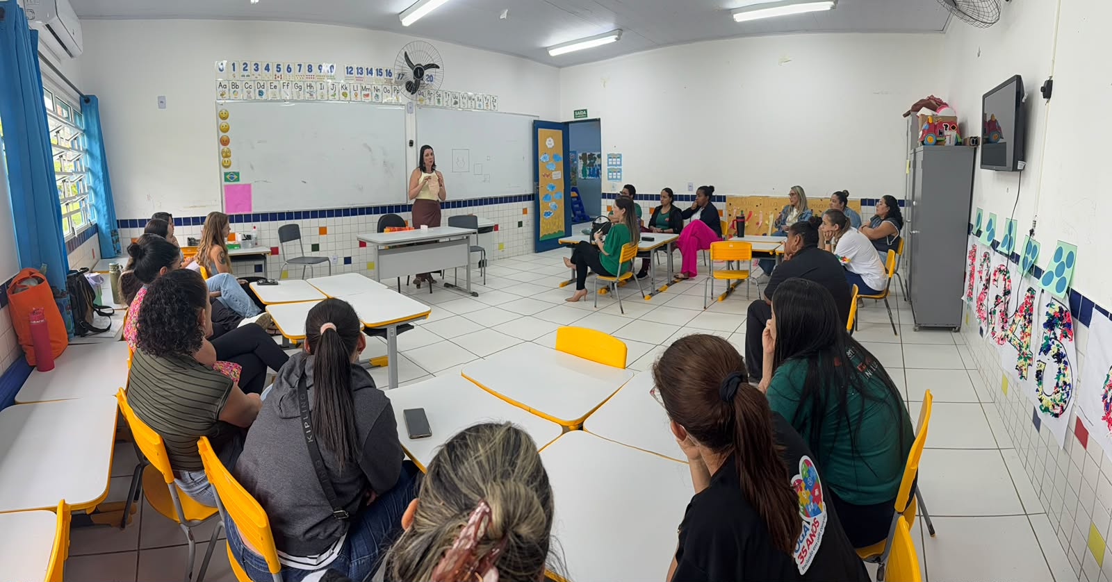 Profissionais da educação infantil recebem capacitação para atendimento a crianças com colostomia